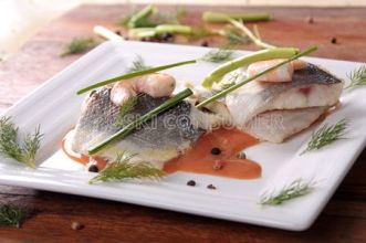 Lubina en salsa de gambas