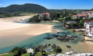Playa de los Barcos (Arnuero)