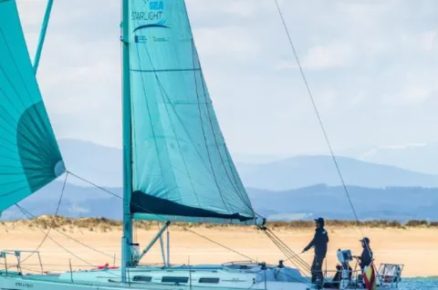 Un viaje en el mar dest