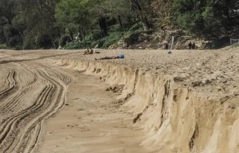EL TEMPORAL DA OTRO MORDISCO A LAS PLAYAS DE LOREDO Y LA MAGDALENA